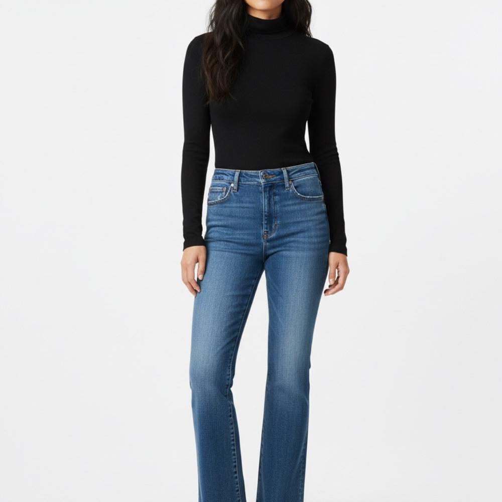 MOTHER Flare Jeans in Classic Blue